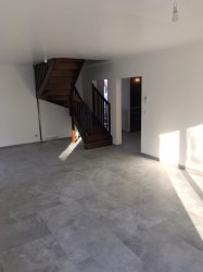 Pose de carrelage de sols avec des artisans